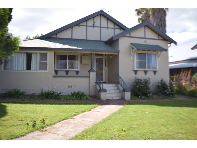 68 Orange Street, Parkes NSW 2870