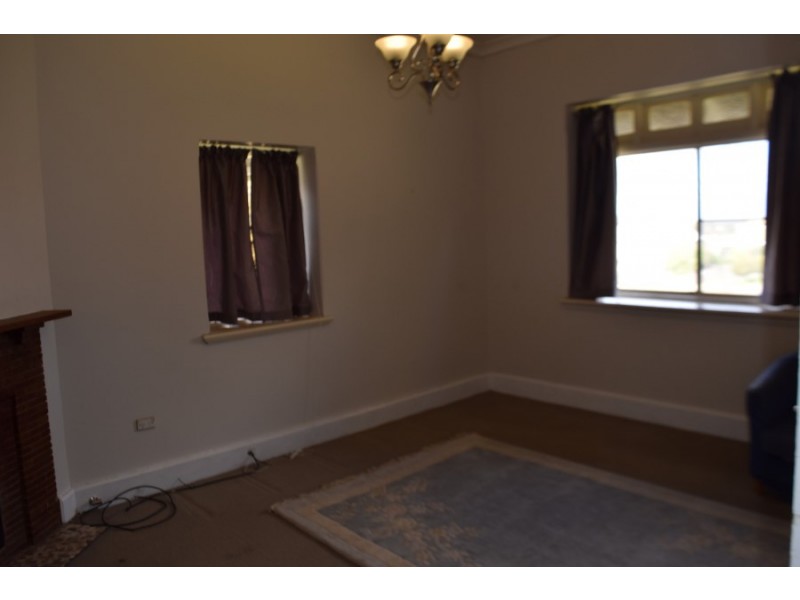 68 Orange Street, Parkes NSW 2870