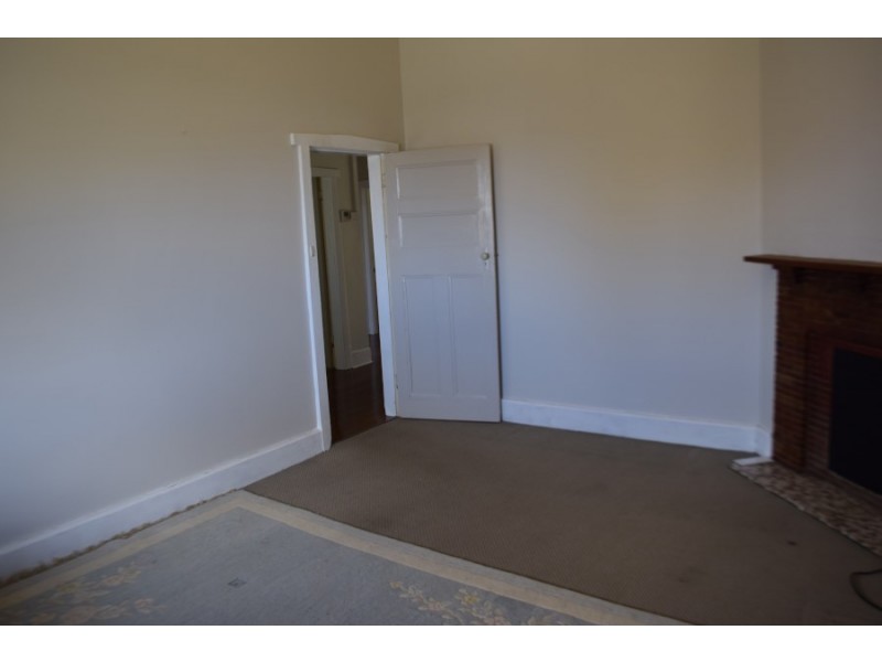 68 Orange Street, Parkes NSW 2870