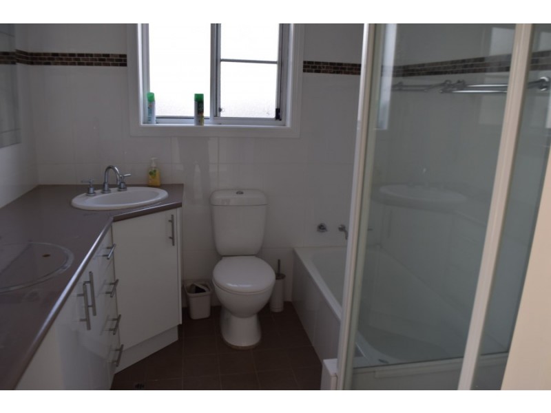 68 Orange Street, Parkes NSW 2870