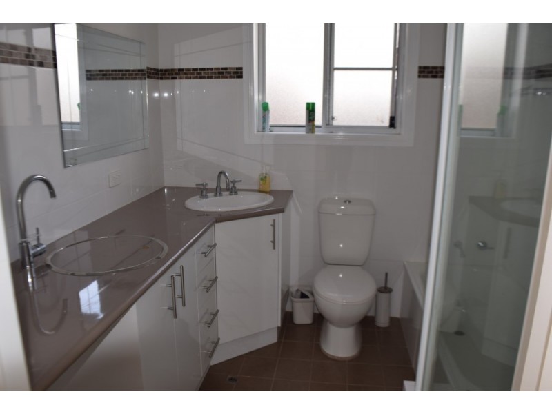 68 Orange Street, Parkes NSW 2870