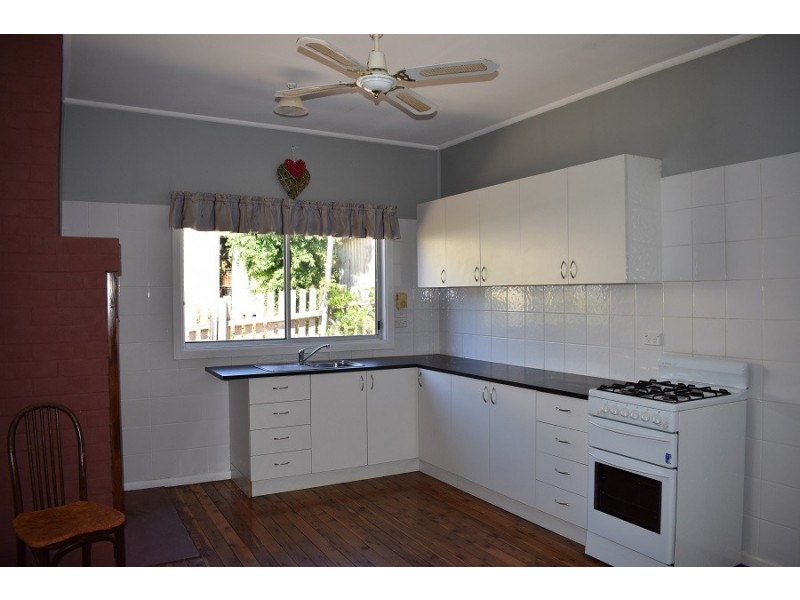 12 Howard Street, Parkes NSW 2870