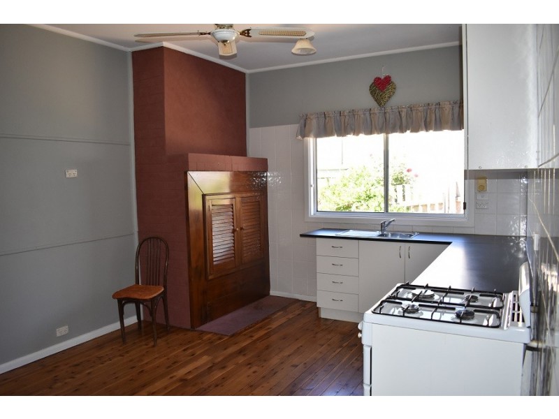 12 Howard Street, Parkes NSW 2870