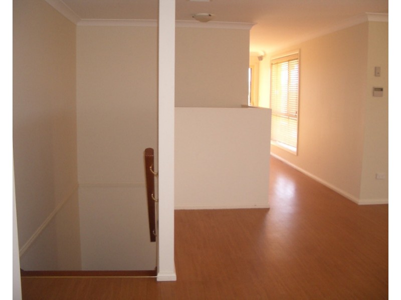 8 Valley View Place, Parkes NSW 2870