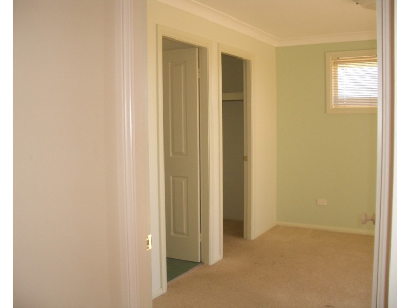 8 Valley View Place, Parkes NSW 2870