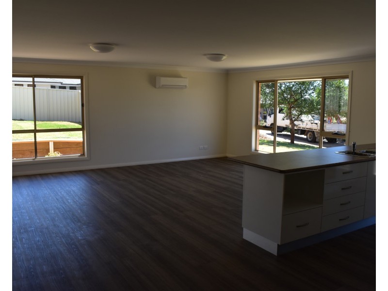 6 Rosewood Avenue, Parkes NSW 2870