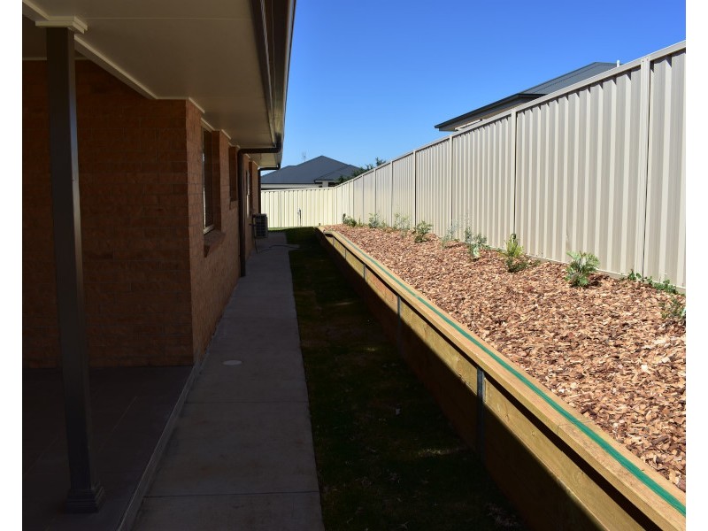 6 Rosewood Avenue, Parkes NSW 2870