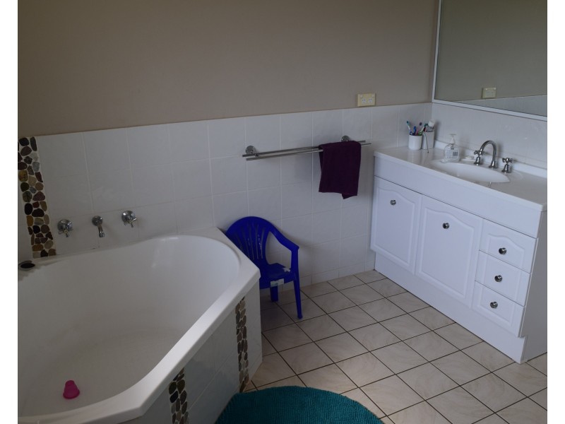 12 Noonan Street, Parkes NSW 2870