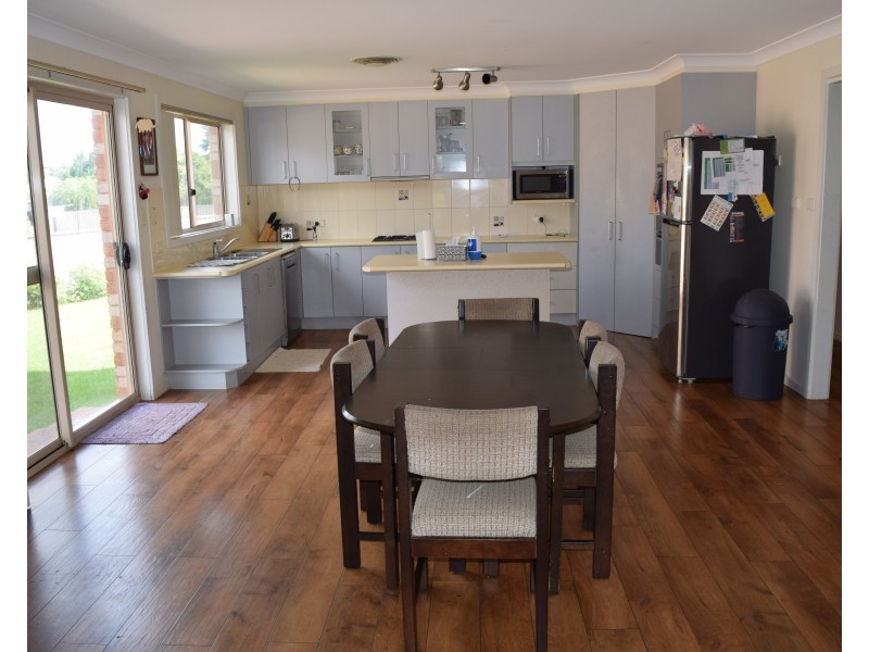 12 Noonan Street, Parkes NSW 2870