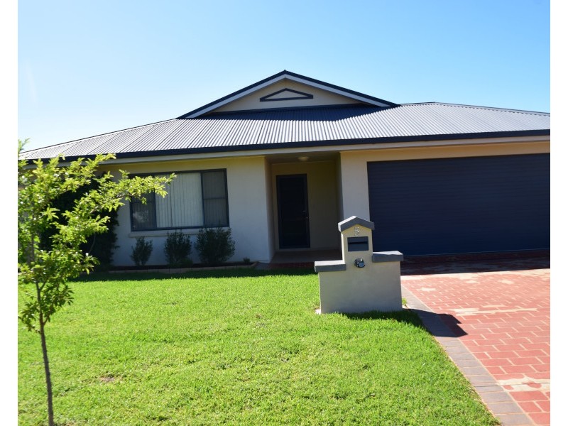 5 Koala Street, Parkes NSW 2870