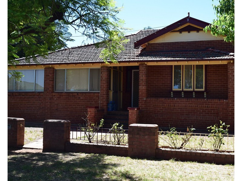 14 Oswin Street, Parkes NSW 2870