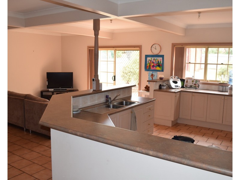 14 Oswin Street, Parkes NSW 2870