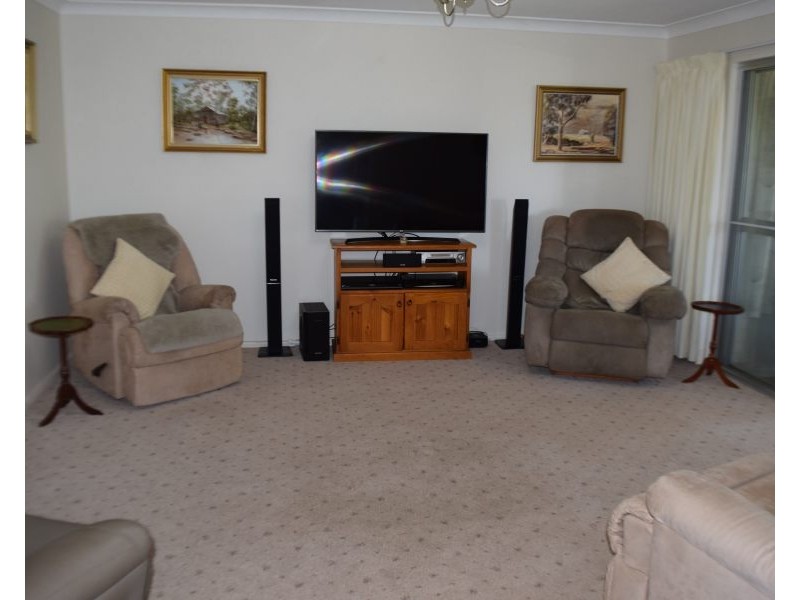 32  Barton Street, Parkes NSW 2870