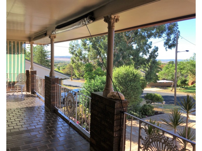 32  Barton Street, Parkes NSW 2870