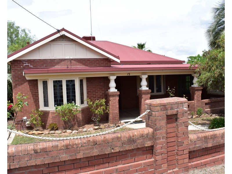 15 Bushman Street, Parkes NSW 2870