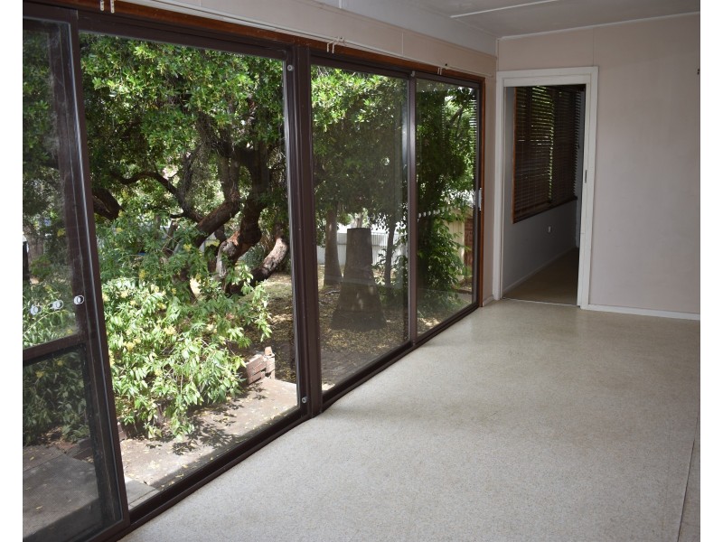 15 Bushman Street, Parkes NSW 2870