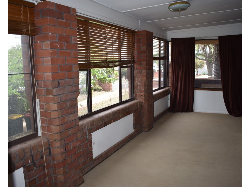 15 Bushman Street, Parkes NSW 2870