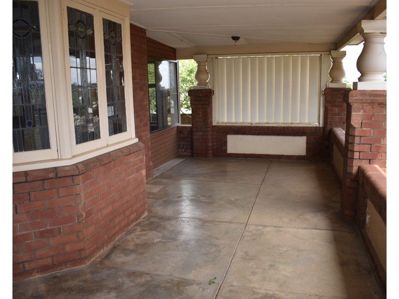 15 Bushman Street, Parkes NSW 2870
