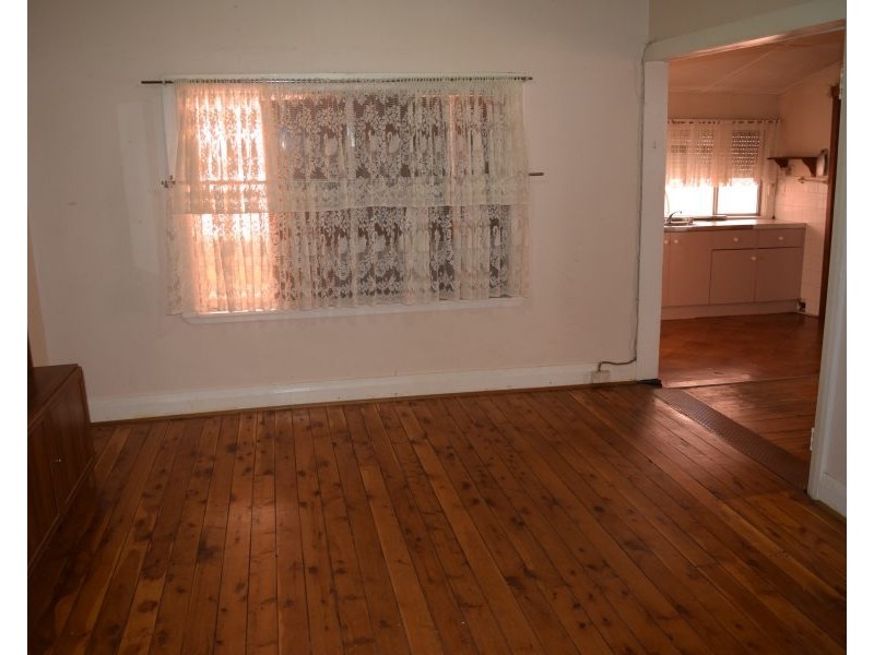 4 Orange Street, Parkes NSW 2870