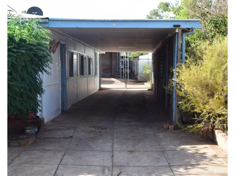 4 Orange Street, Parkes NSW 2870