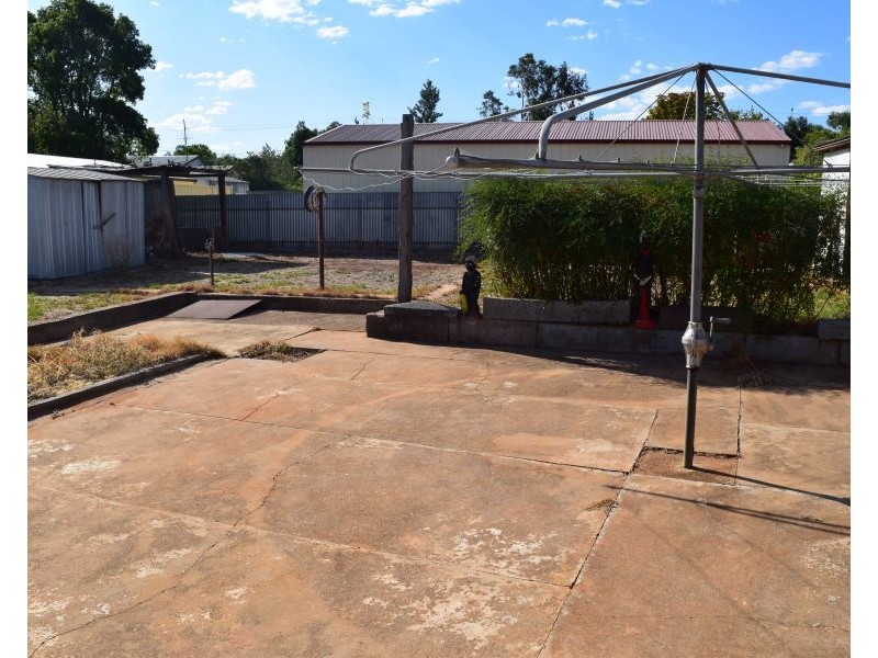 4 Orange Street, Parkes NSW 2870