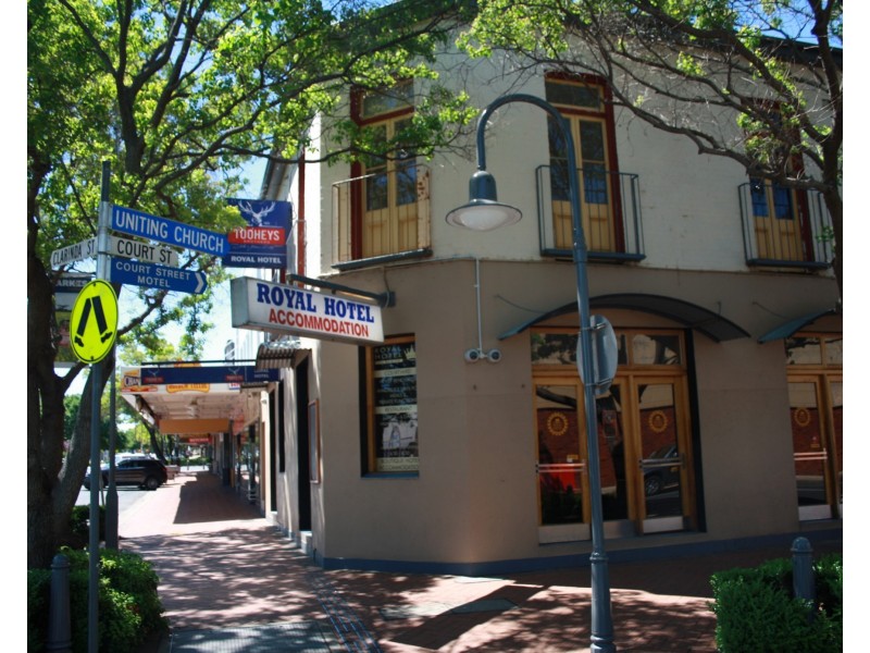 219-223 Clarinda Street, Parkes NSW 2870