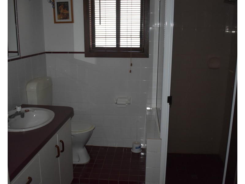 9 Carrington Street, Parkes NSW 2870