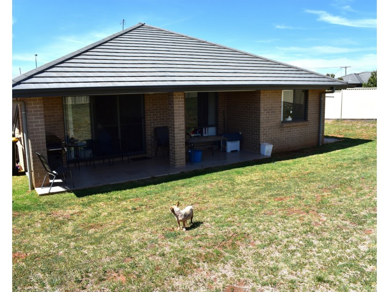 22 Blaxland Street, Parkes NSW 2870