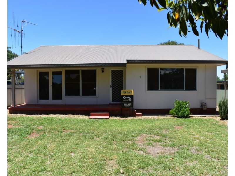 5 Moon Crescent, Parkes NSW 2870
