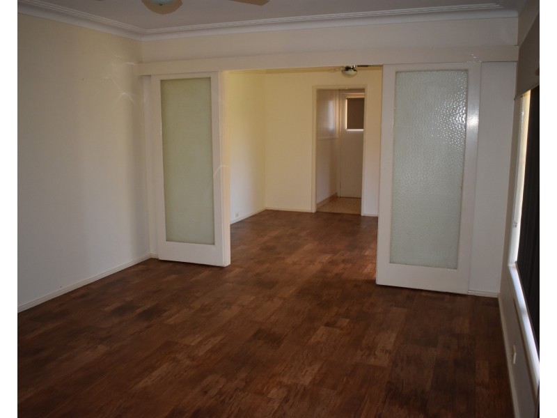 5 Moon Crescent, Parkes NSW 2870