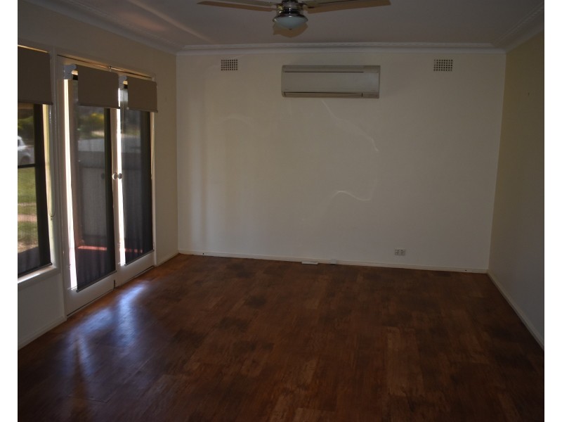 5 Moon Crescent, Parkes NSW 2870