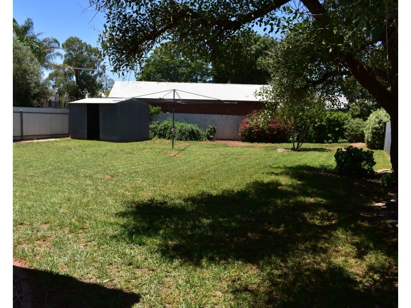 5 Moon Crescent, Parkes NSW 2870