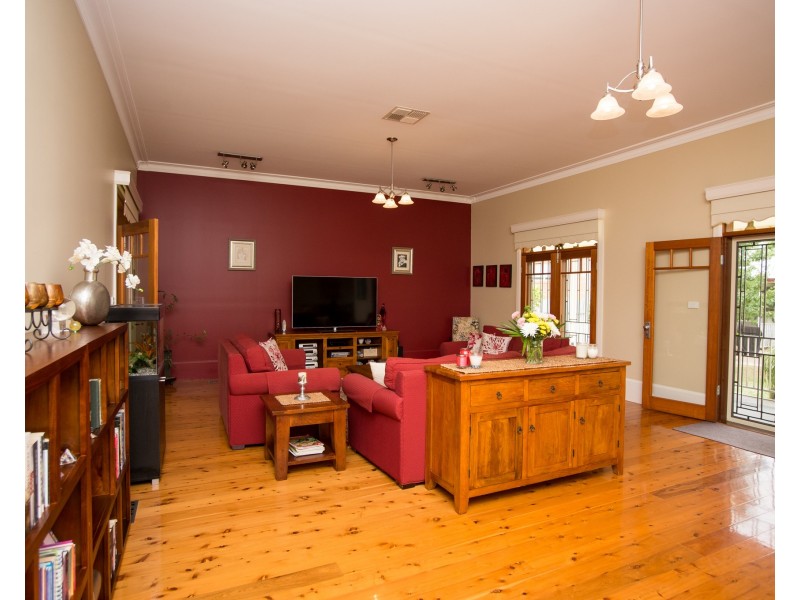 9 Albert Street, Parkes NSW 2870
