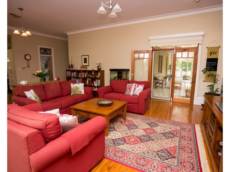 9 Albert Street, Parkes NSW 2870