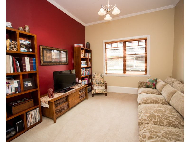 9 Albert Street, Parkes NSW 2870