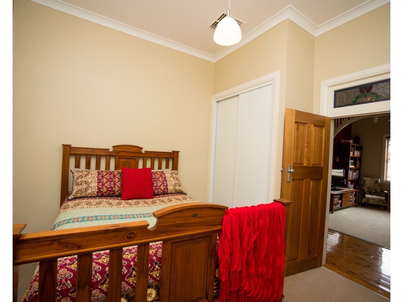 9 Albert Street, Parkes NSW 2870