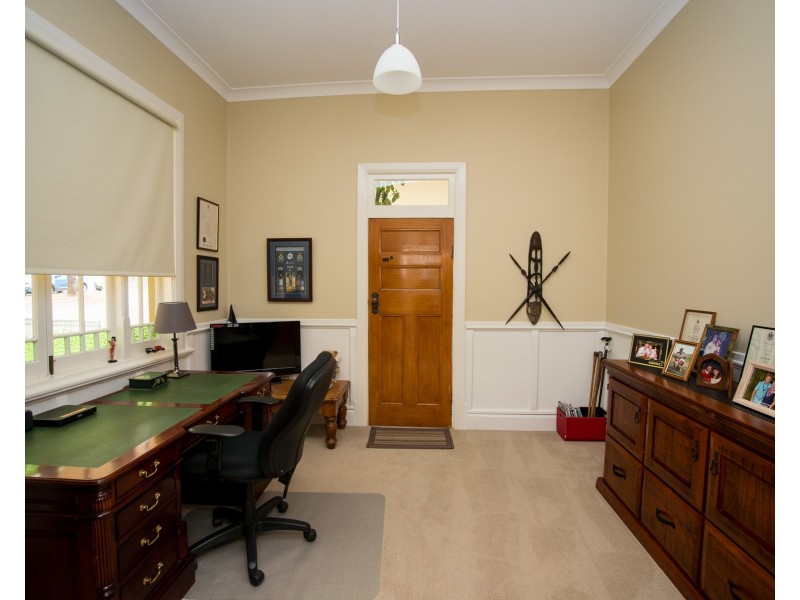 9 Albert Street, Parkes NSW 2870