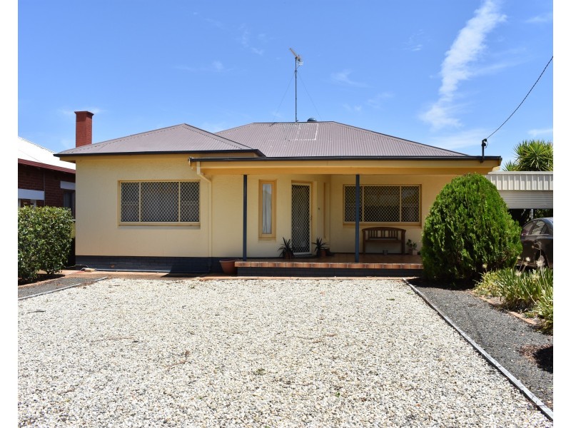 24 Armstrong Street, Parkes NSW 2870
