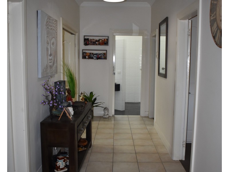 24 Armstrong Street, Parkes NSW 2870