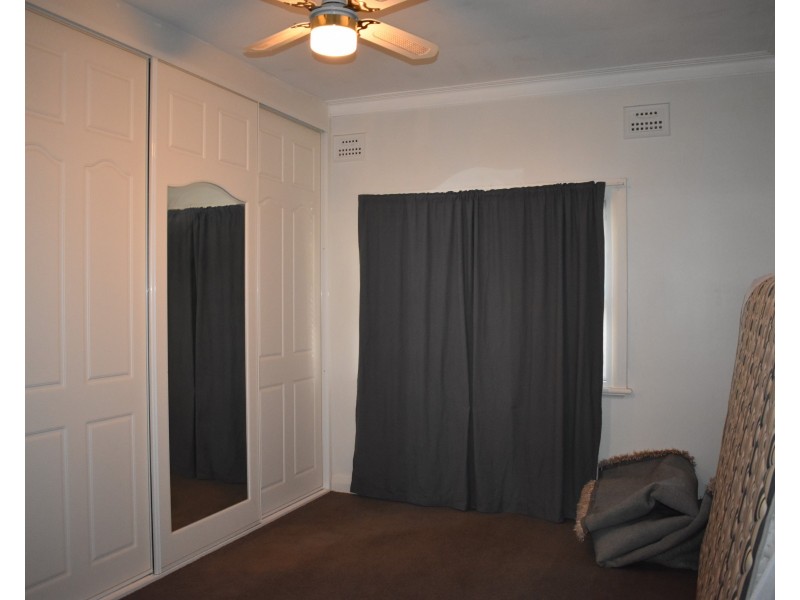 24 Armstrong Street, Parkes NSW 2870
