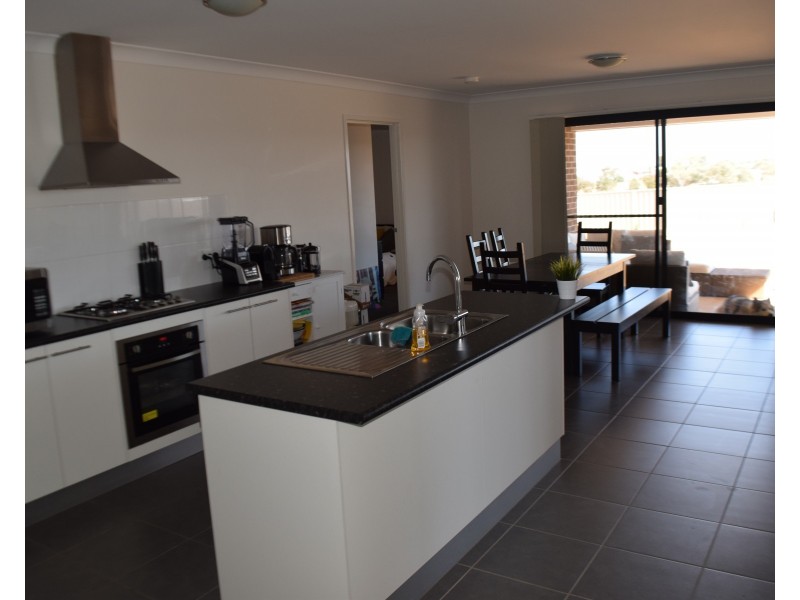 27 Rosewood Avenue, Parkes NSW 2870