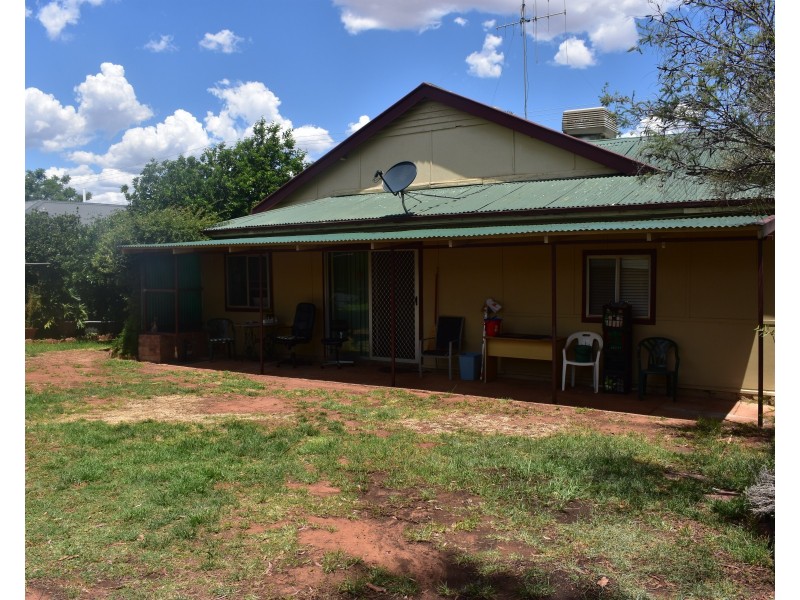 21 Clarinda Street, Parkes NSW 2870