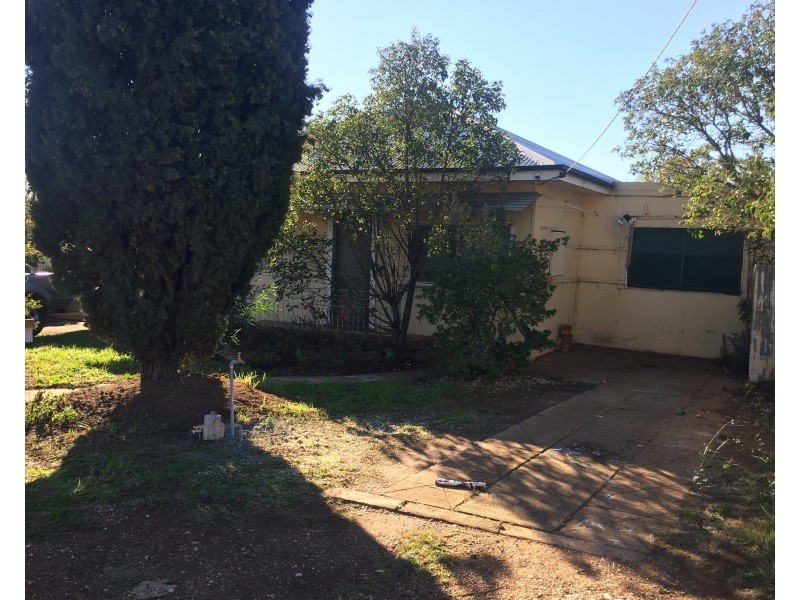 2/4 Medlyn Street, Parkes NSW 2870