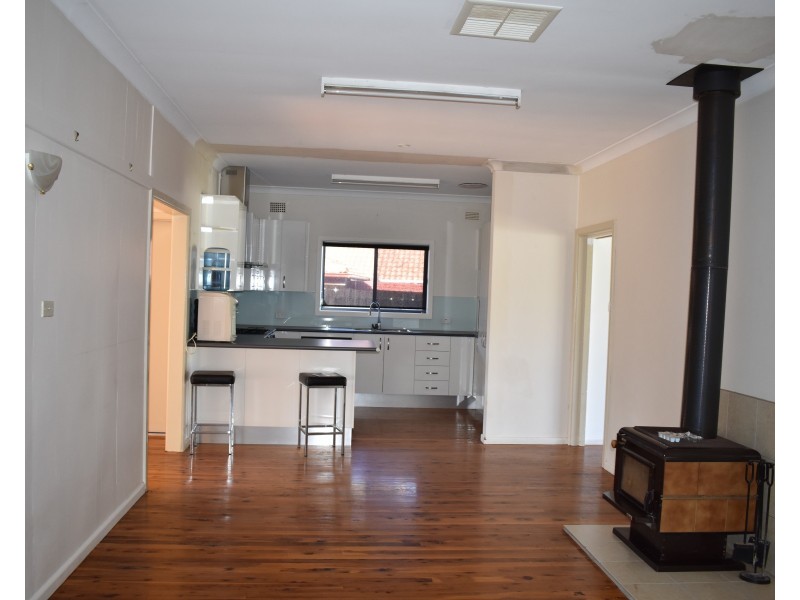 3 Thomas Street, Parkes NSW 2870