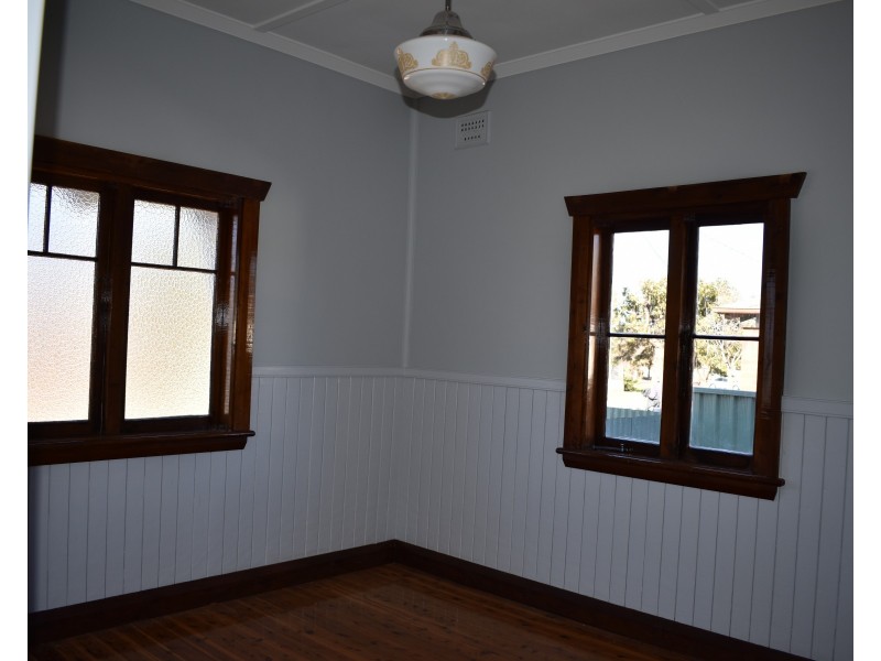 9 Carrington Street, Parkes NSW 2870