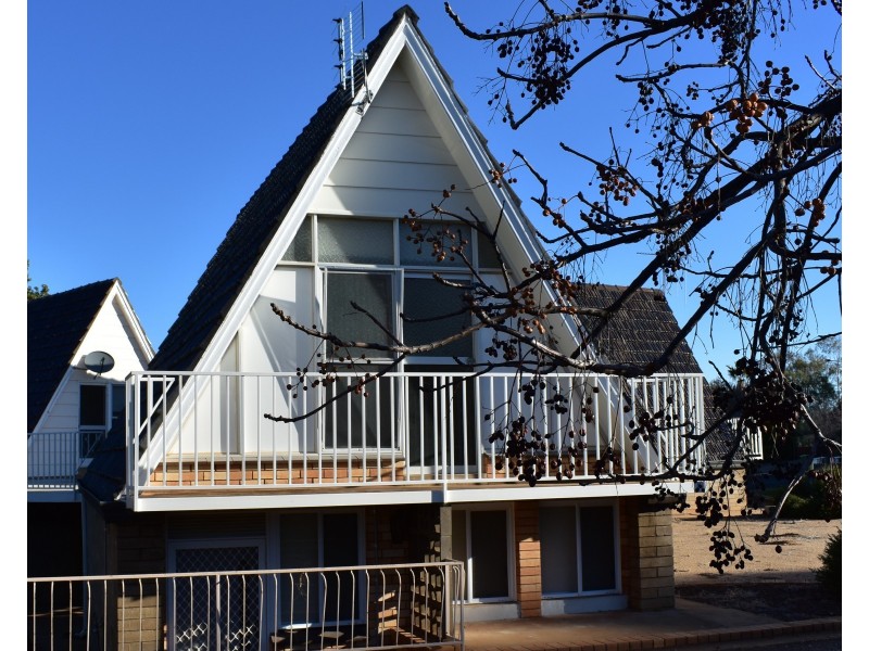 4/11 Elouera Place, Parkes NSW 2870