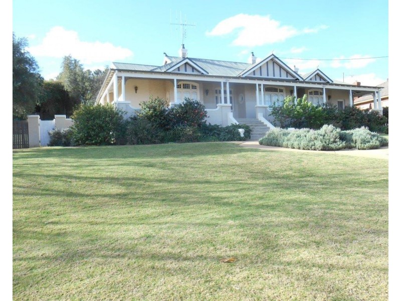 6 Gap Street, Parkes NSW 2870