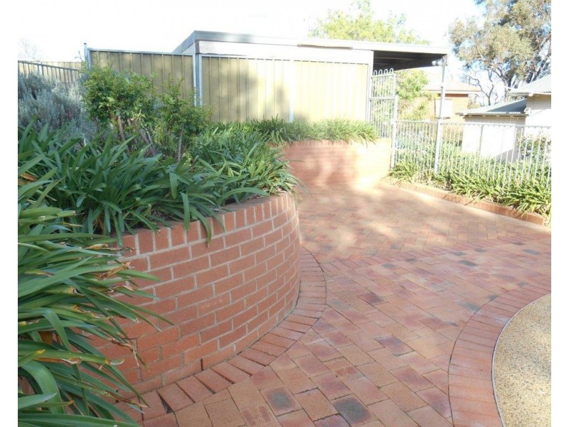 6 Gap Street, Parkes NSW 2870