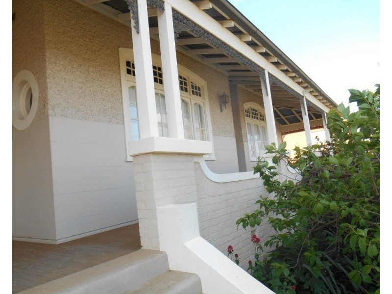 6 Gap Street, Parkes NSW 2870