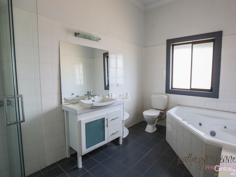 2 Wrigley Street, Gilgandra NSW 2827